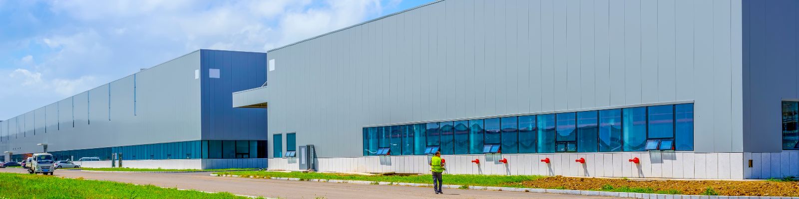 Limpieza profesional de naves industriales en Tenerife